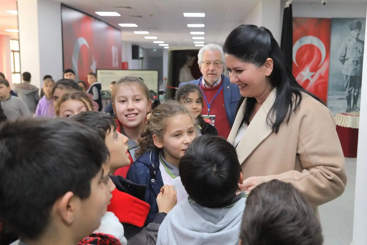 ÇANAKKALE SERGİSİNE REKOR ÖĞRENCİ ZİYARETİ galeri görseli